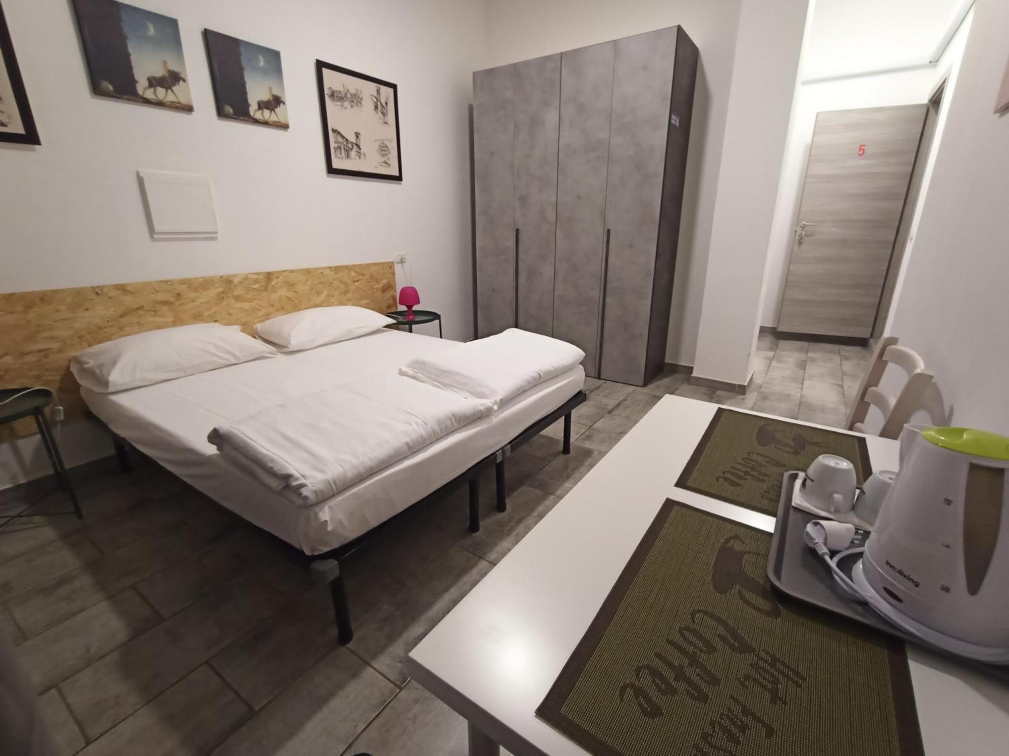 Airport Boulevard Guesthouse Грассоббіо Екстер'єр фото