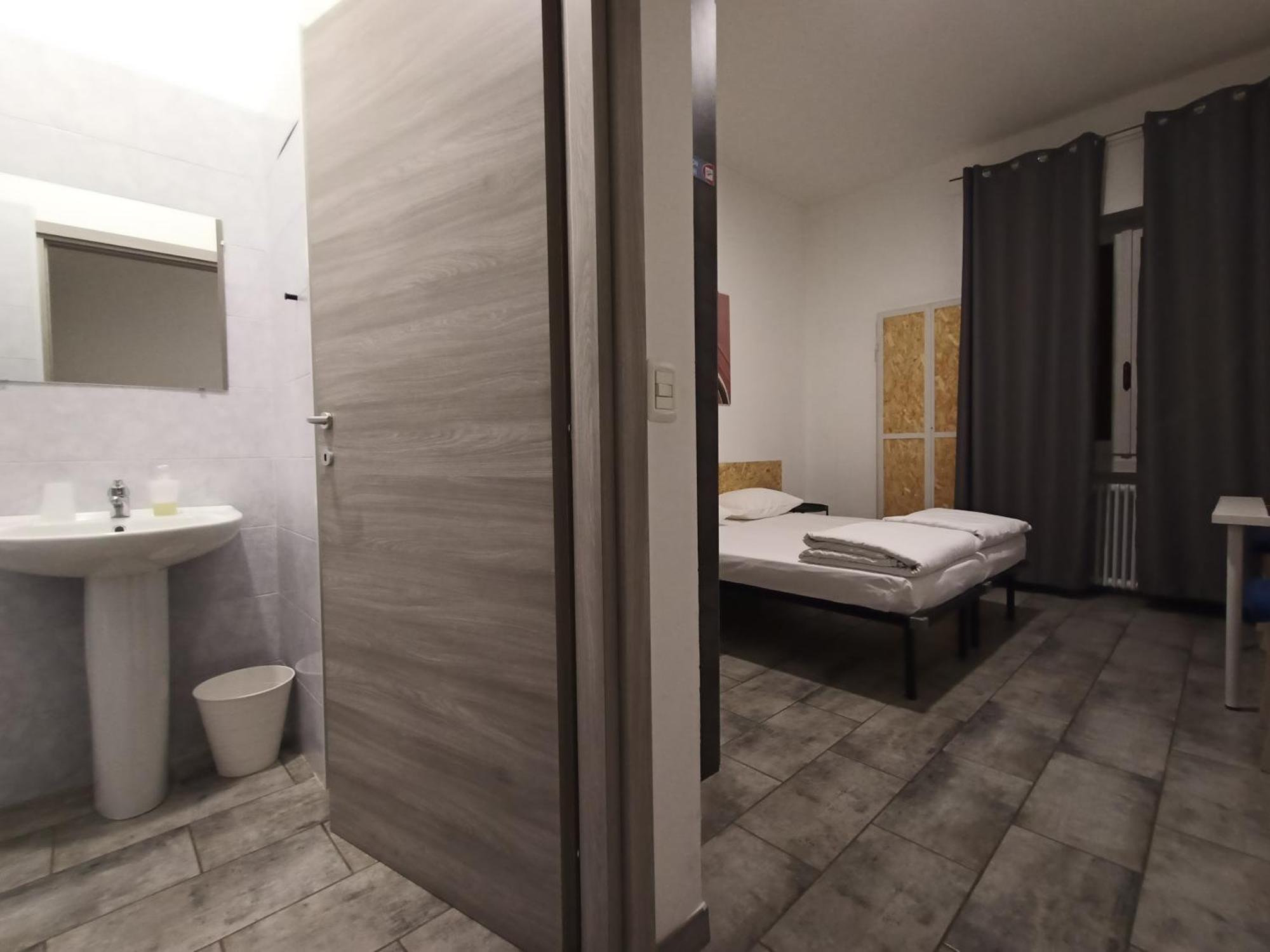 Airport Boulevard Guesthouse Грассоббіо Екстер'єр фото