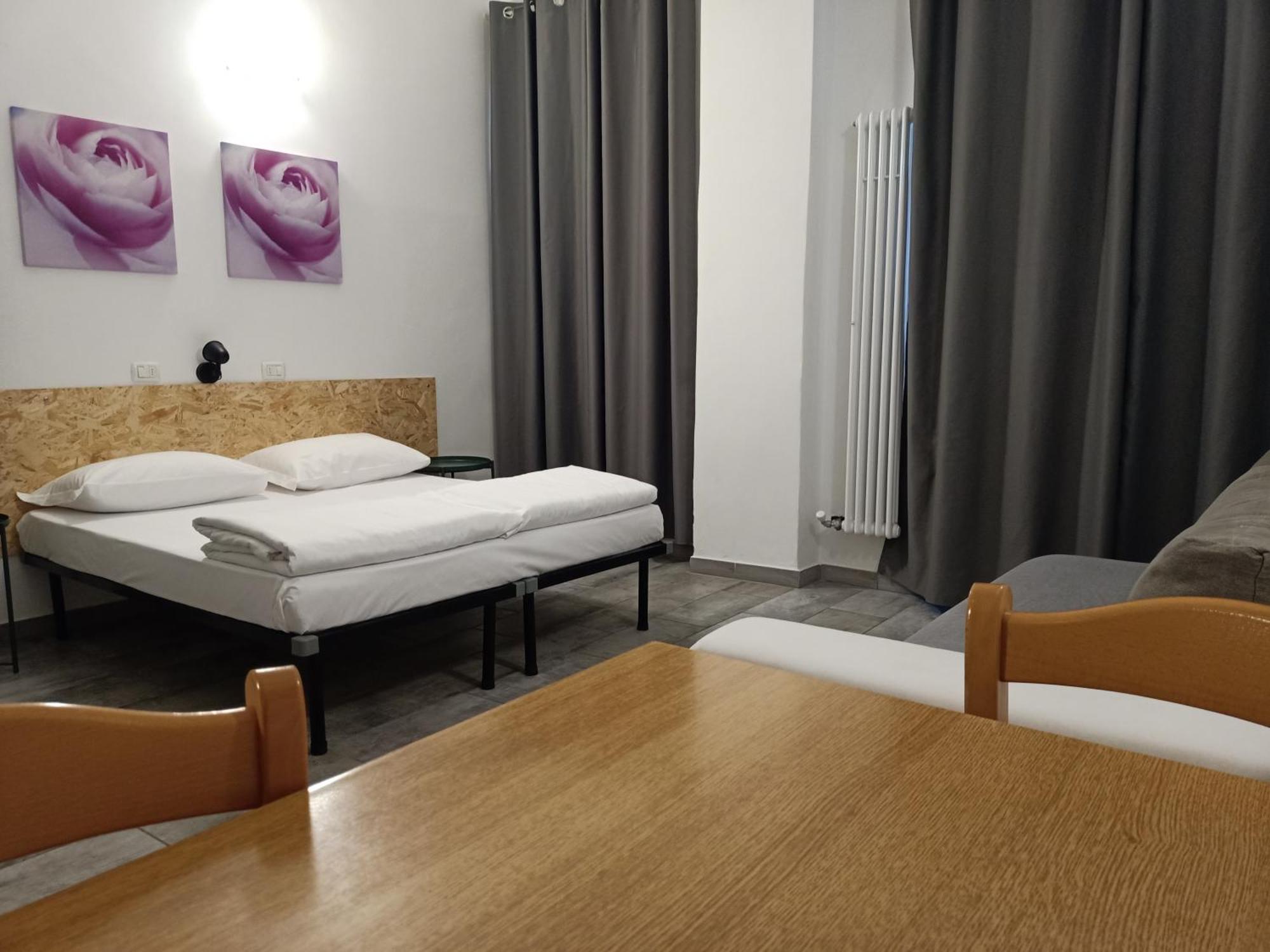 Airport Boulevard Guesthouse Грассоббіо Екстер'єр фото